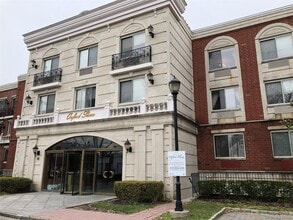 Building Photo - 720 Middle Neck Rd