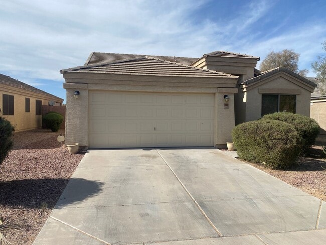 Building Photo - 3 bed 2 bath