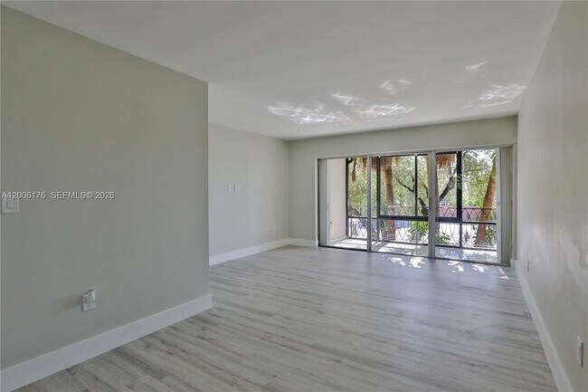 Building Photo - 10 NW 87th Ave