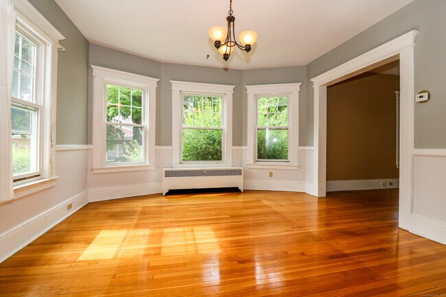 Building Photo - 1790 Huntington Turnpike