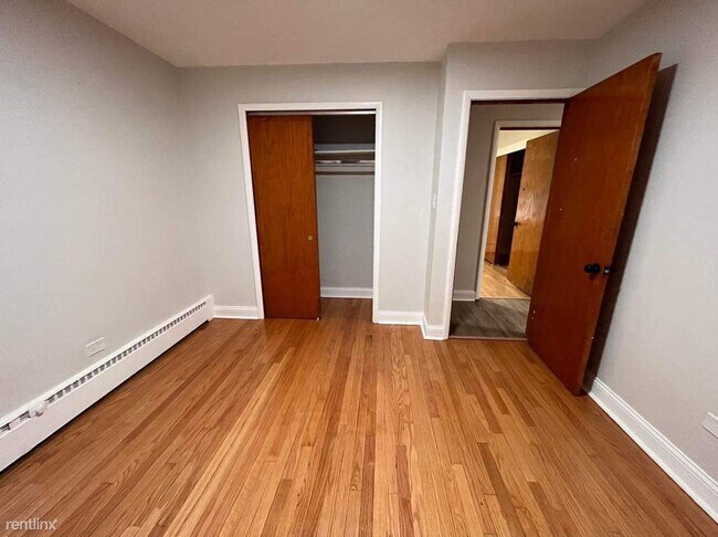 Foto del edificio - 3 br, 1 bath Triplex - 5955 South Kilbourn...
