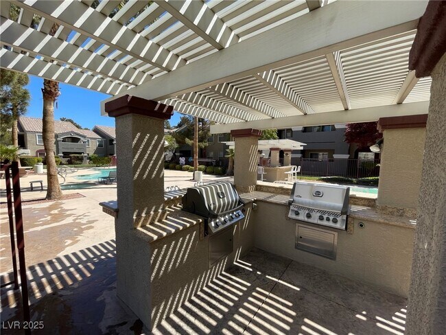 Foto del edificio - 5055 W Hacienda Ave