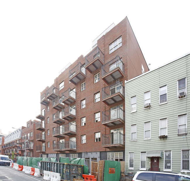 Building Photo - 376-382 Wallabout St