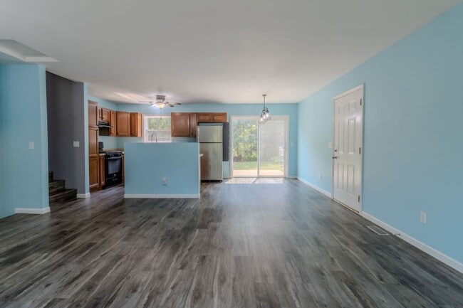Building Photo - 11821 Lillian Lee Dr