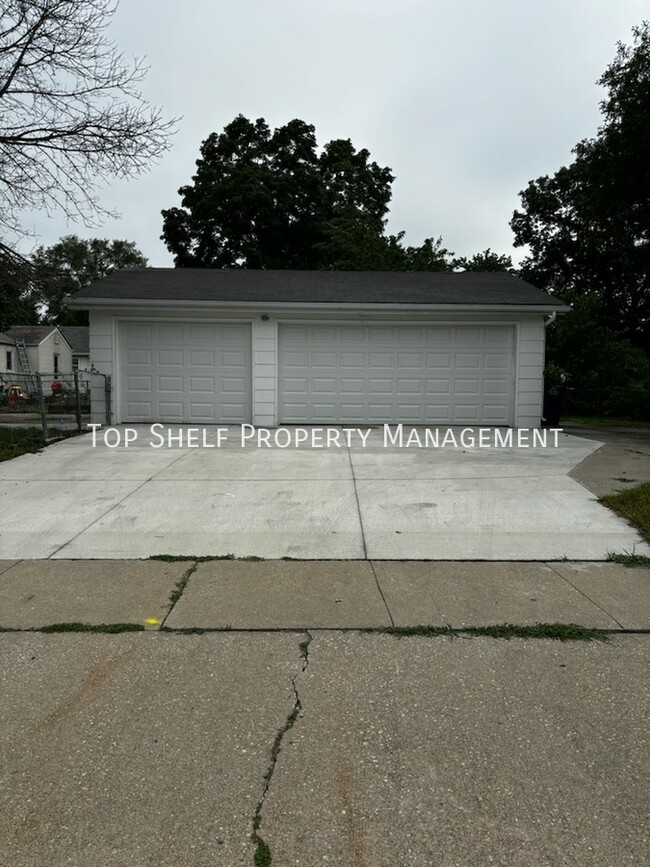 Building Photo - 4417 SW 5th St