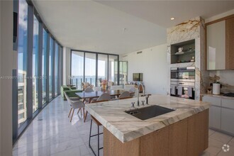Building Photo - 2821 S Bayshore Dr