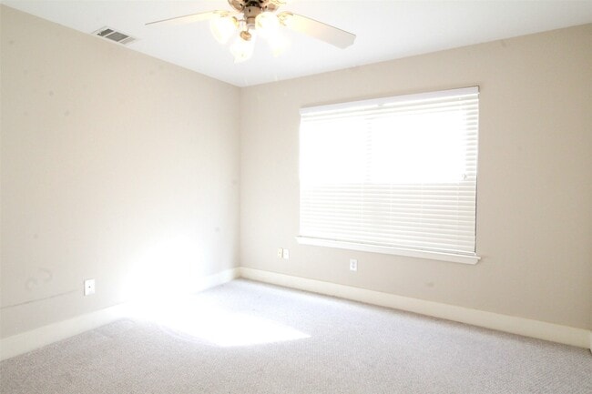 Foto del edificio - 3031 Buttercup St