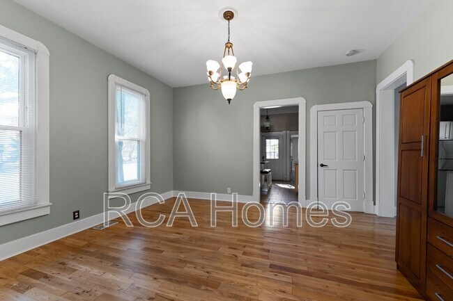 Building Photo - 1309 Pleasant St