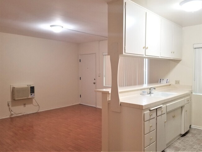 Foto del edificio - 323 N Howard St