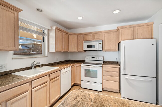 Foto del edificio - 1200 S Monaco Street Pky