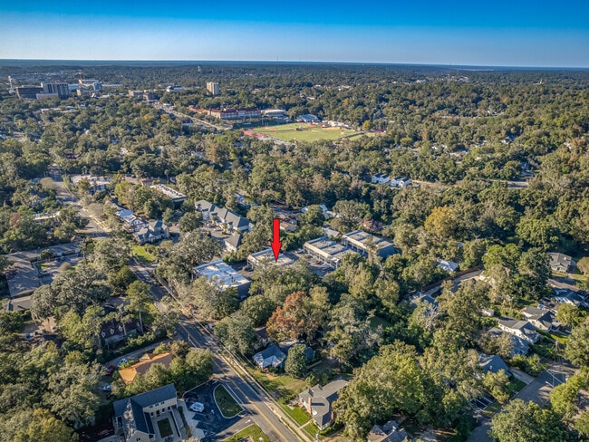 Building Photo - 830 E Park Ave