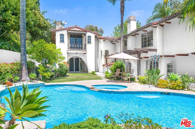 Building Photo - 1125 San Ysidro Dr