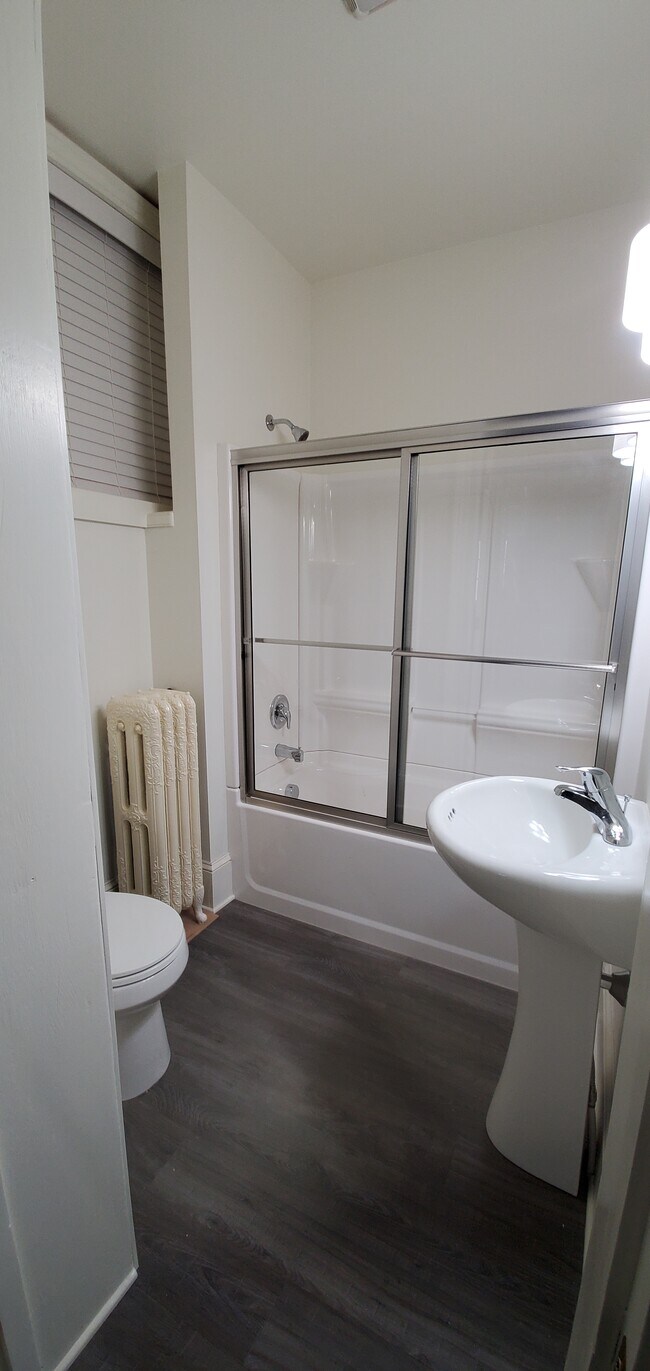 Foto del edificio - 1054 Cornwall Rd
