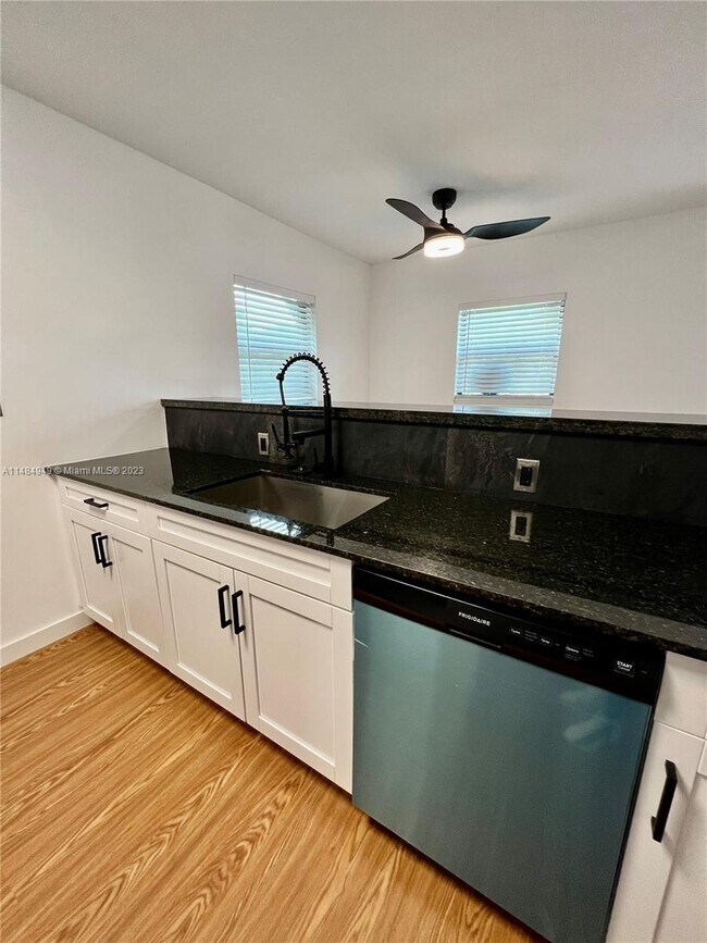 Building Photo - 1720 NW 68th Ter