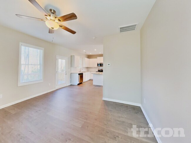 Foto del edificio - 123 Diploma Dr