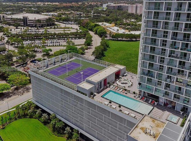 Building Photo - 2000 Metropica Wy