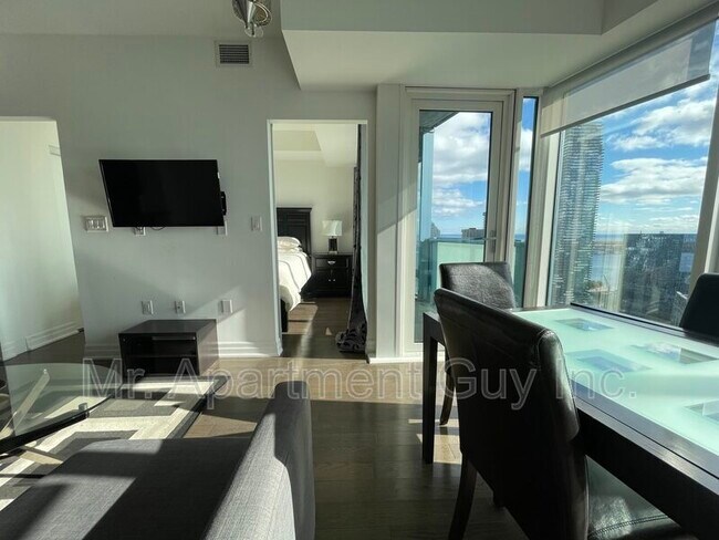 Building Photo - 8 The Esplanade