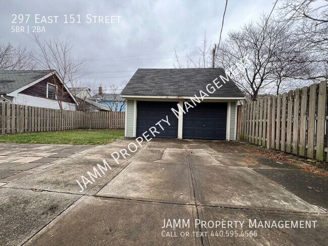 Foto del edificio - Beautiful 5-Bedroom Single Family Home in ...
