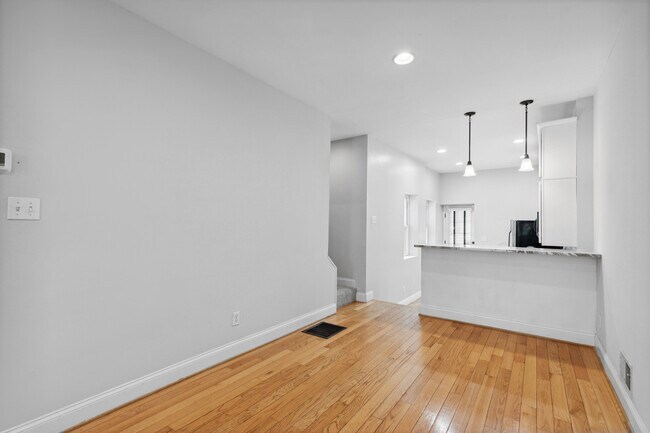 Building Photo - 304 E Fort Ave