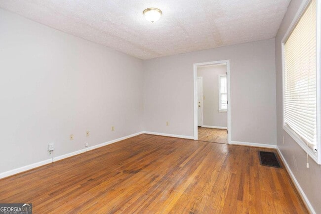 Building Photo - 853 Hall St NW