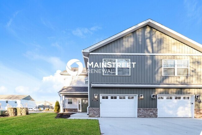 Building Photo - 3 Bedroom Pet-Friendly Home in Jeffersonville, IN with Main Street Renewal