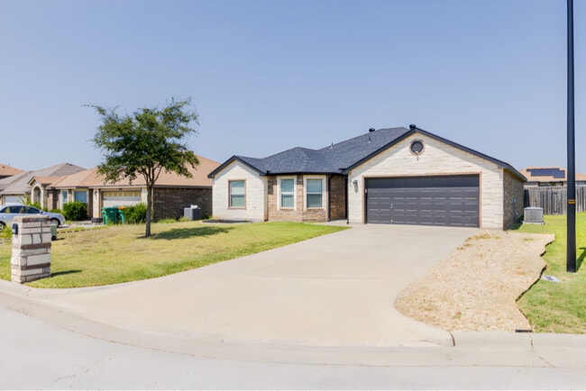 Building Photo - 1030 Hamilton Ln
