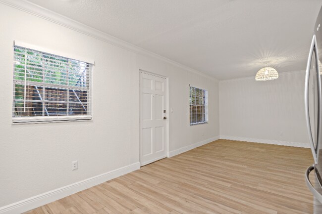 Foto del edificio - 3215 W Swann Ave