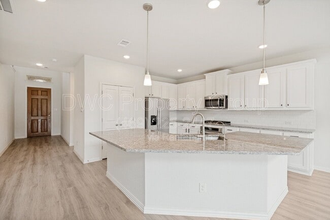 Building Photo - 16712 Hidden Cove Dr