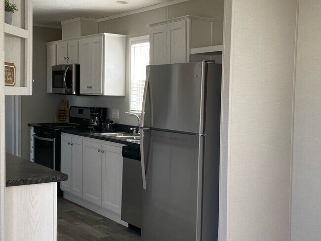 Foto del edificio - 4325 Vin Rose Dr