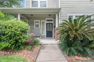 Building Photo - 7138 Sun Village Dr
