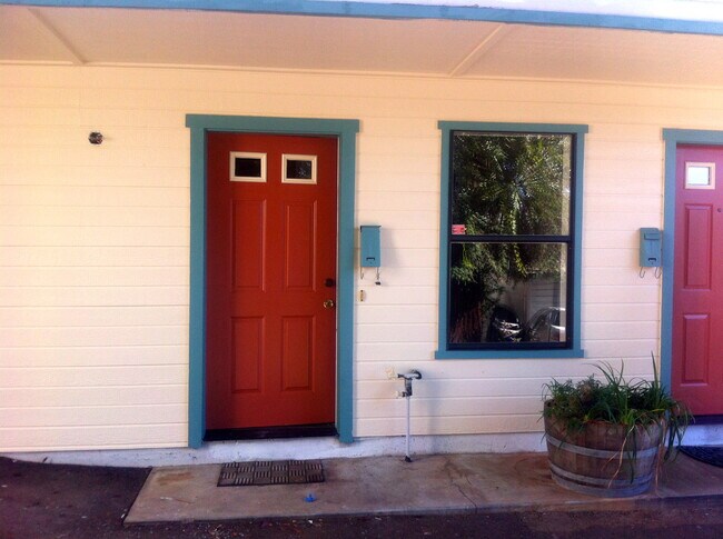 entrada - 434 S Shepherd St
