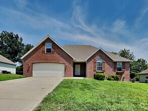 Building Photo - 114 N Peach Brook