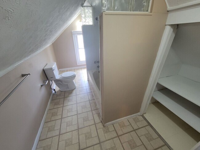 Building Photo - 2339 Freeman Ave 2BR/1.5BA (East Hamilton)