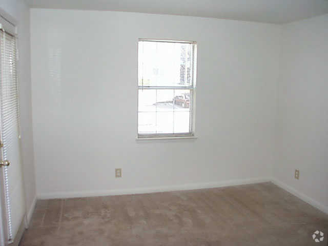 Bedroom - Gwinnett Square