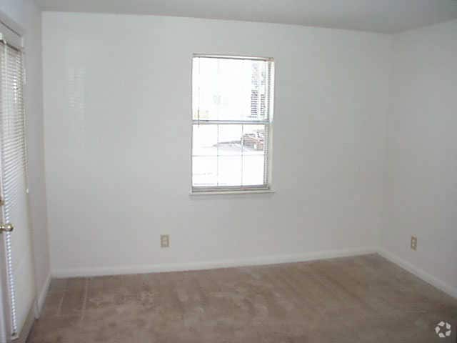 Bedroom - Gwinnett Square