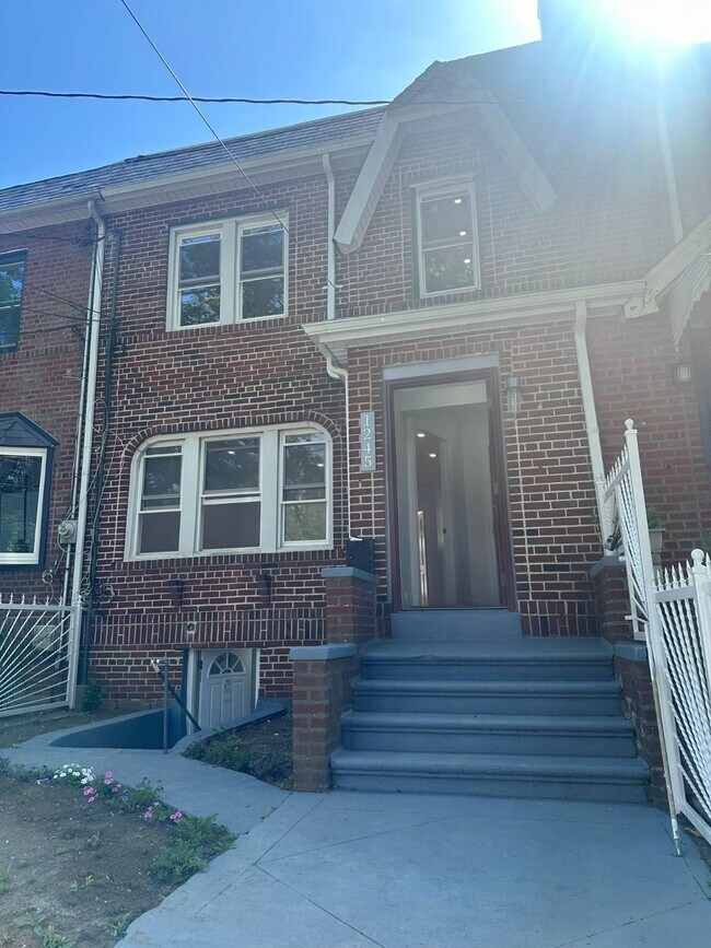 Building Photo - 1245 Troy Ave