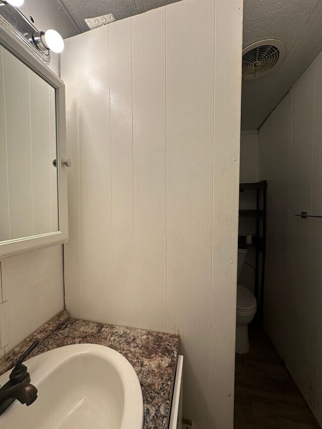 Foto del edificio - 517 Hidden Oaks Rd