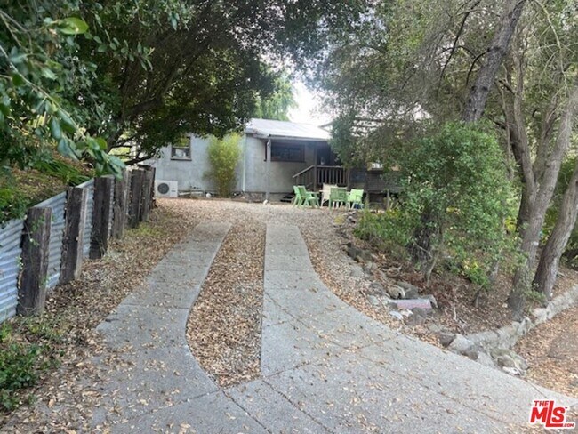 Foto del edificio - 21516 Encina Rd