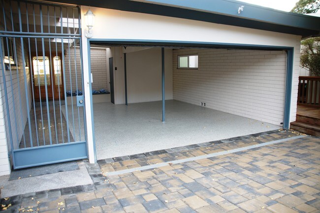 Foto del edificio - 220 Shoreview Dr