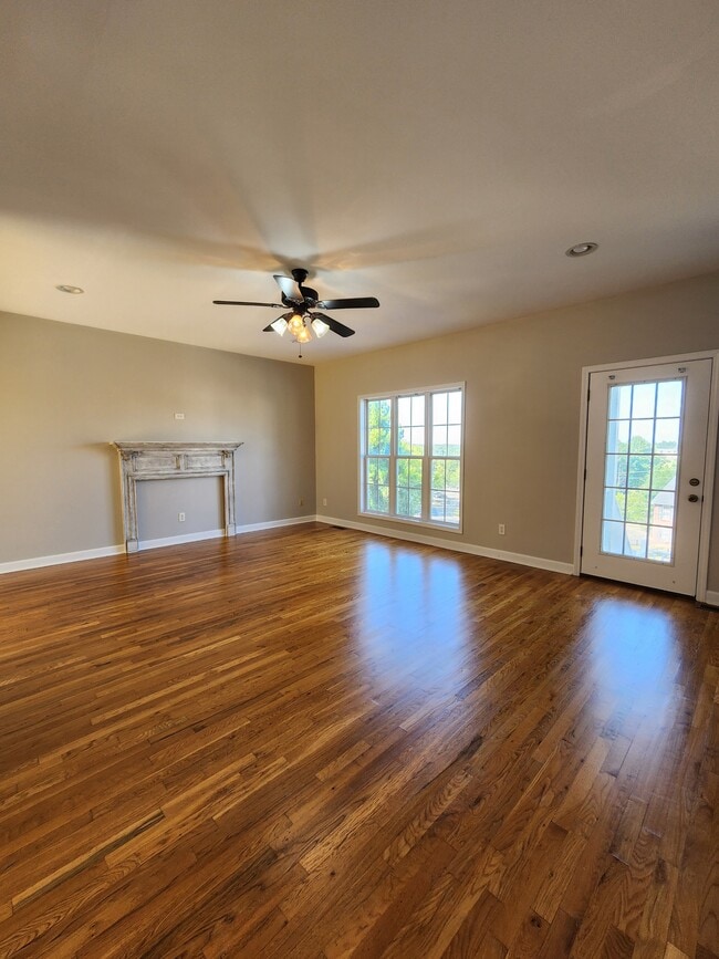 Building Photo - 1028 Nottingham Dr