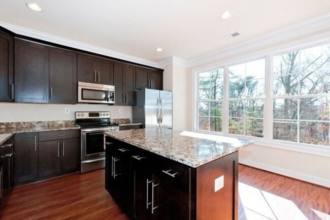 Foto del edificio - 1570 Wickham Pond Dr