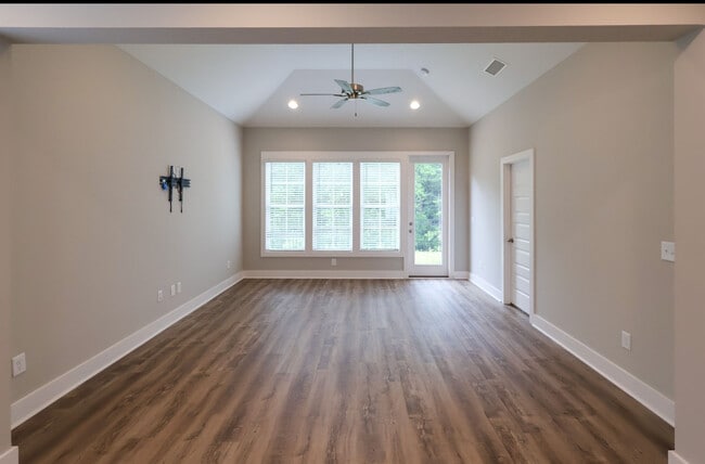 Photo - 1108 Woodland Circle House
