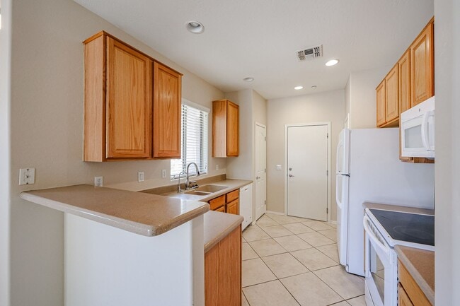 Building Photo - *GATED ENTRY*PRIME LOCATION*