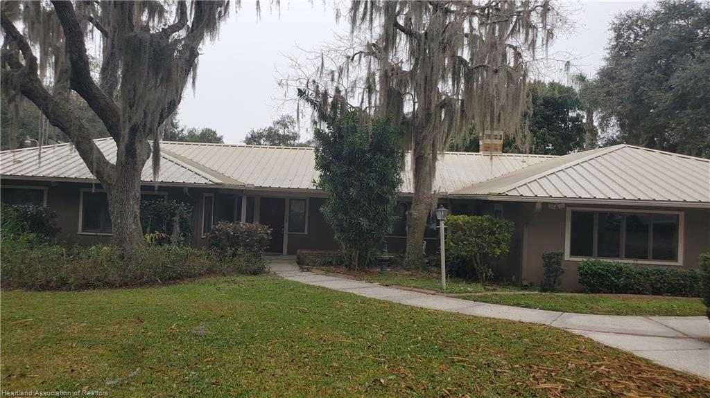 Foto principal - 2851 Lakeview Dr