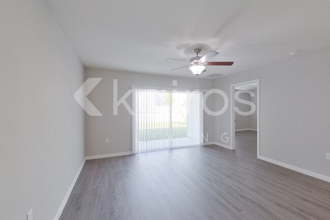 Building Photo - 8731 SW 44th Ct