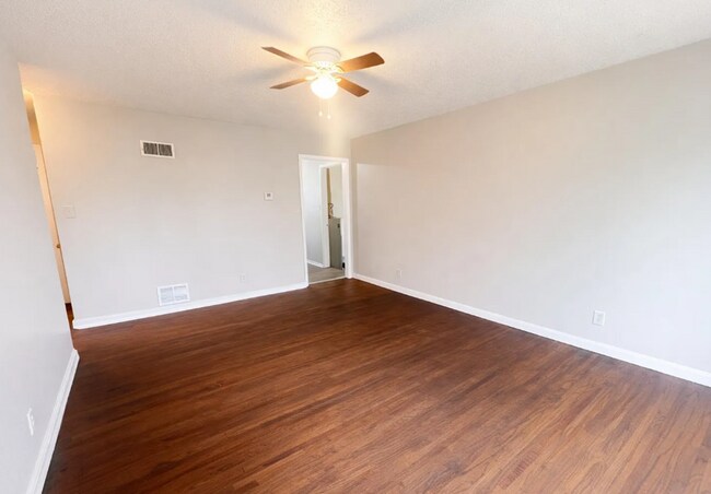 Foto del edificio - Charming 2 Bedroom 1 Bath For Rent Southeast Wichita,KS