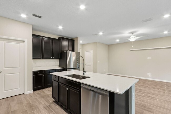 Building Photo - Spacious 3BR/3.5BA Home with Office & Reso...