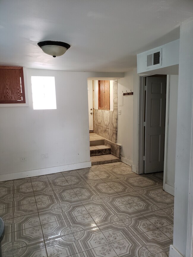 Foto del edificio - 325 E Kensington Ave
