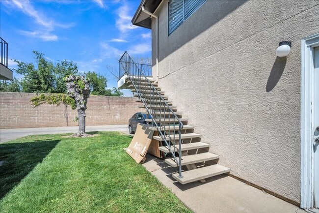 Building Photo - 9021 Montoya St