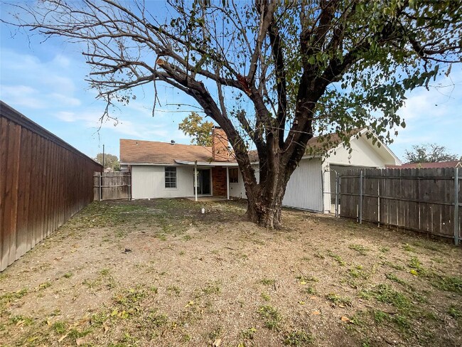 Building Photo - 1746 Whiteoak Dr